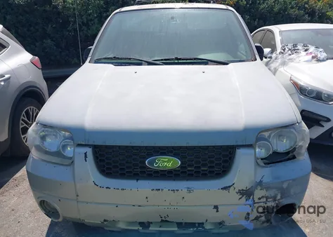 2005 Ford Escape Limited z USA, uszkodzony, nr VIN 1FMYU04145KA11472